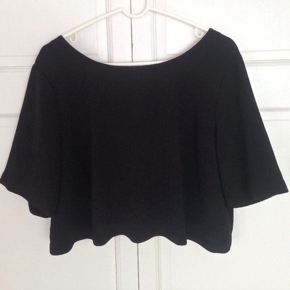 Torrid cropped top with bow accents on the back - Picture 4 of 8